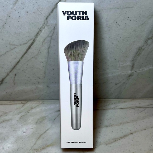 NWT NIB YOUTH FORIA 102 Large Silver Angled Blush Brush - Picture 1 of 15